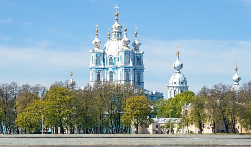 Вид на Смольный собор – водные обзорные от 1800 рублей Вид на Смольный собор – водные обзорные от 1800 рублей
