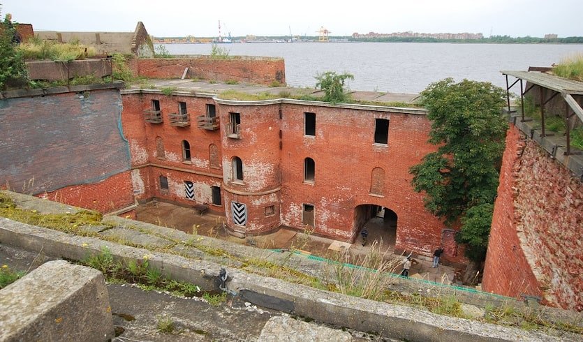 VIP-экскурсия по фортам Кронштадта (форты Милютин, Александр, Тотлебен) — Индивидуальные (VIP) экскурсии и туры в Санкт-Петербурге от 19800 руб.