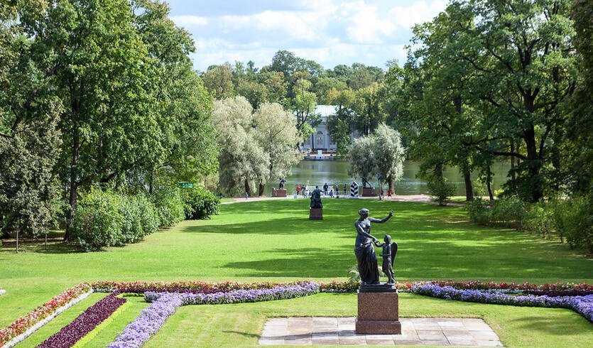Царскосельский лицей и Екатерининский парк — фото № 4 — Фотобанк Лори / Кекяляйнен Андрей  Царскосельский лицей и Екатерининский парк — Автобусные загородные