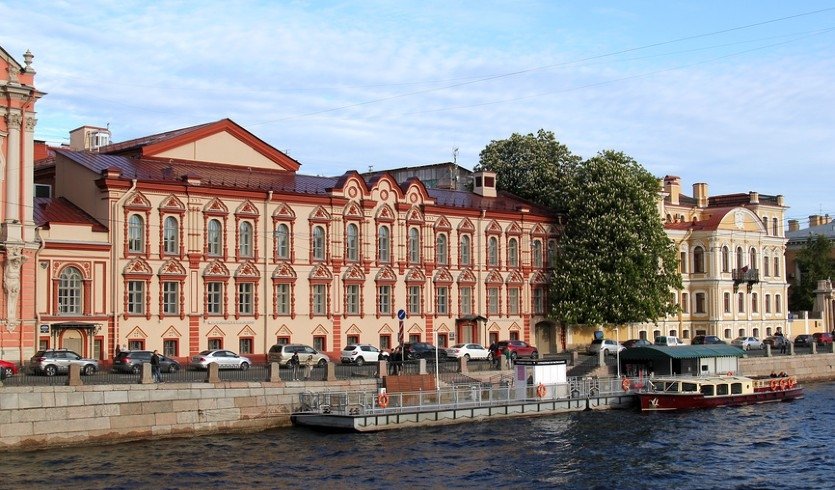 Тайны старого подворья (Библиотека Маяковского) – музеи и общественные учреждения от 650 рублей