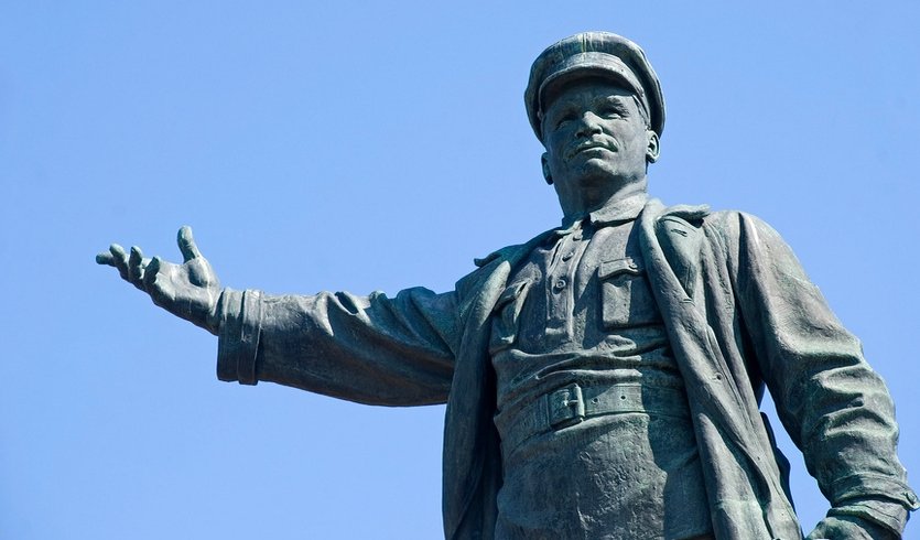 Великая революция — фото № 3 — Фотобанк Лори / Александр Щепин Великая революция — автобусная экскурсия