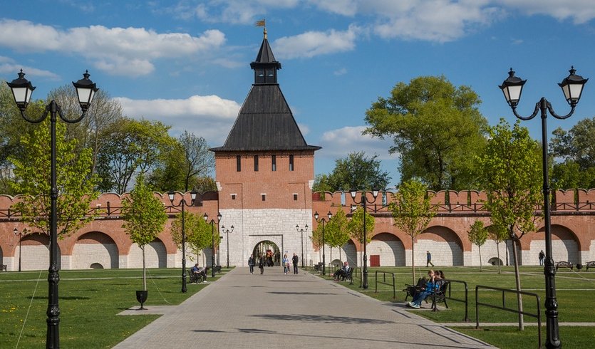 Вид на башню Ивановских ворот на территории кремля – туры по Центральной России от 13400 рублей Вид на башню Ивановских ворот на территории кремля – туры по Центральной России от 13400 рублей