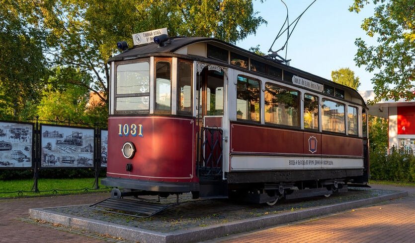 Старый трамвай на постаменте. Василеостровский трамвайный парк (трамвайный парк №3). Музей городского электрического трансппорта – экскурсии и программы для детей от 350 рублей