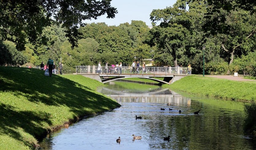Пруд в Таврическом саду. Санкт-Петербург – сборные экскурсии для школьников в Санкт-Петербурге
