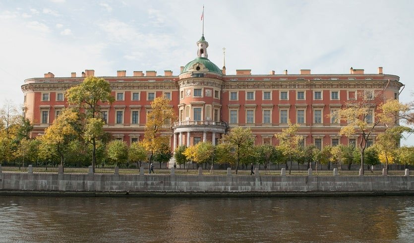 Михайловский замок – сборные туры в Санкт-Петербург от 28620 рублей