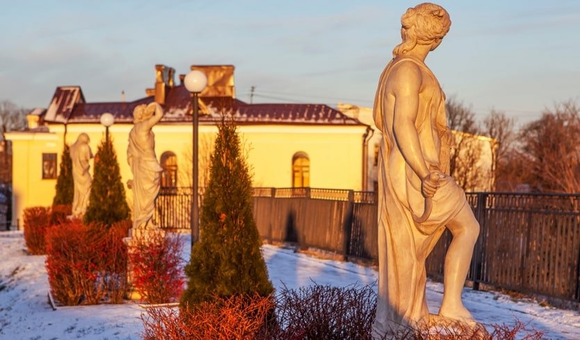 Скульптуры на аллее бастиона Панцерлаксе – туры по Северо-Западу от 3950 рублей