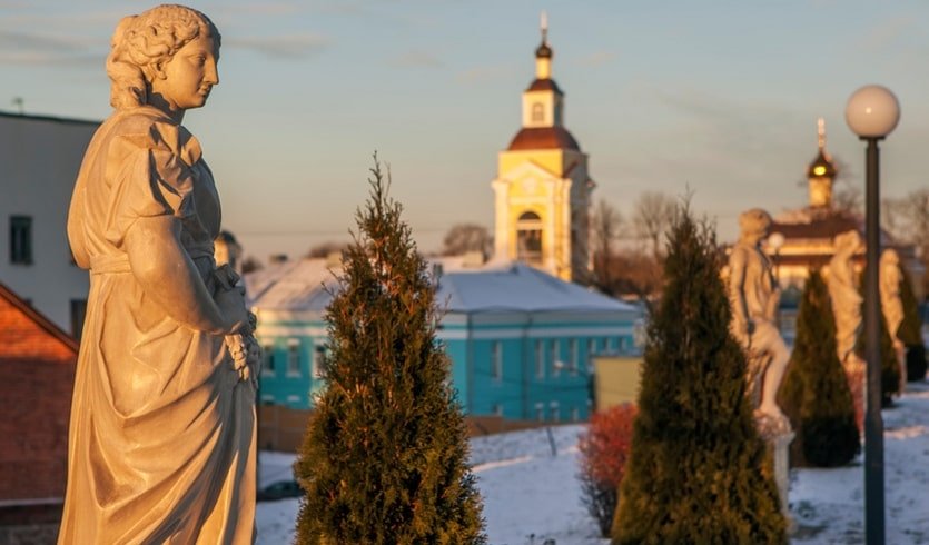 Аллея бастиона Панцерлакс. Выборг – сборные туры в Санкт-Петербург от 14700 рублей