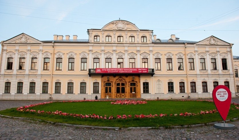 Фонтанный дом. История. Революция. Возрождение – дворцы и особняки