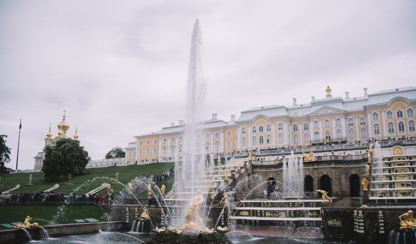 Тур в Санкт-Петербург для взрослых групп — фото № 6 — Photo by iam_os on Unsplash Тур в Санкт-Петербург для взрослых групп — индивидуальные туры в Петербург от 12650 руб.