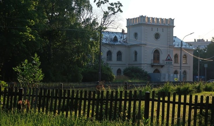 Готический домик – пешеходные экскурсии от 800 рублей