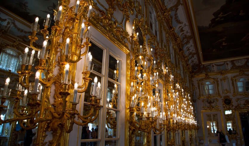 Экскурсия в Большой Петергофский дворец (для групп) — Интерьерные