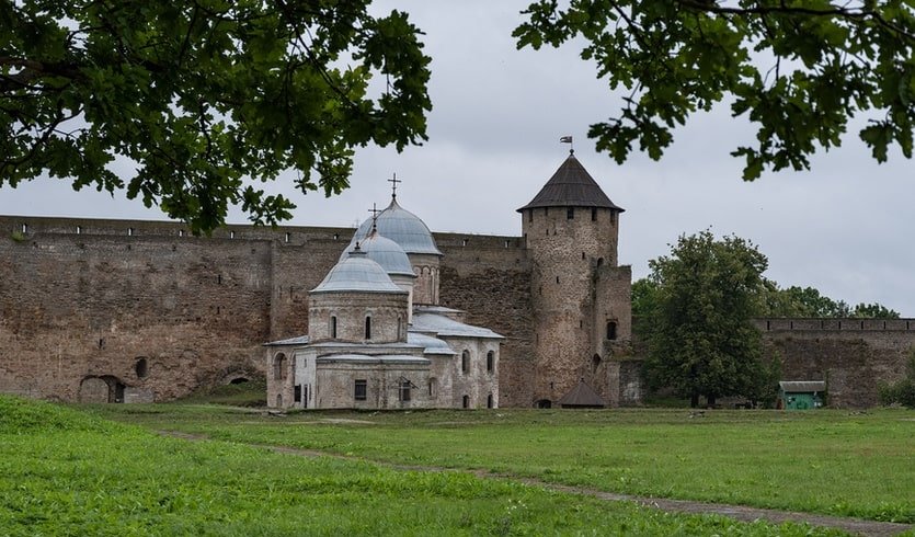 Древняя церковь Святого Николая и церковь Успения Божией Матери – туры по Северо-Западу от 1990 рублей Древняя церковь Святого Николая и церковь Успения Божией Матери – туры по Северо-Западу от 1990 рублей