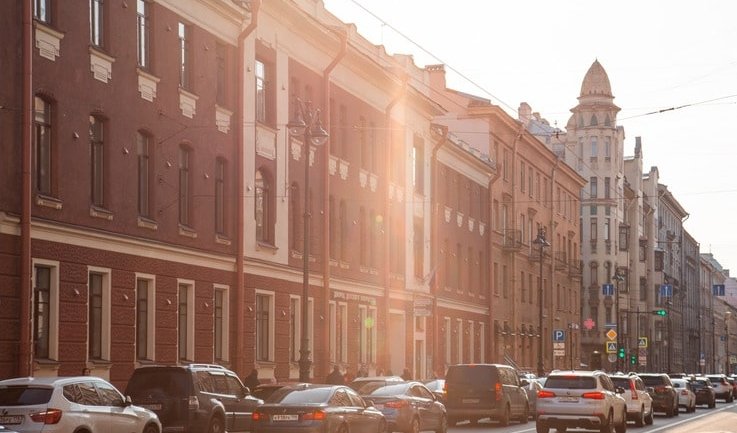 Немного солнца в холодном стекле: экскурсия с посещением парадных Петроградской стороны – пешеходные экскурсии  Немного солнца в холодном стекле: экскурсия с посещением парадных Петроградской стороны – пешеходные экскурсии