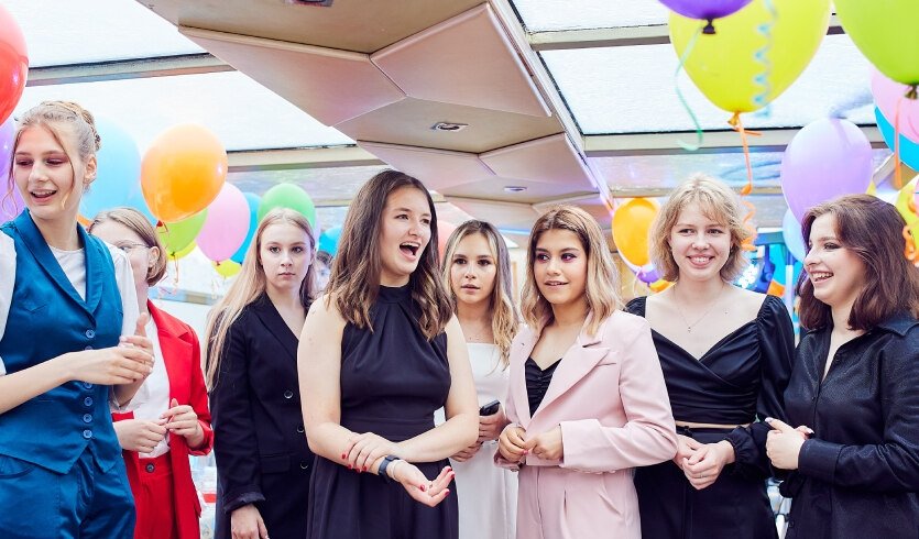Выпускники на теплоходе – выпускные вечера для 9 класса от 8350 рублей