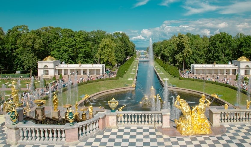 VIP-экскурсия в Петергоф с ловлей осетра и прогулкой на электрокаре — Индивидуальные (VIP) экскурсии и туры в Санкт-Петербурге от 18900 руб.