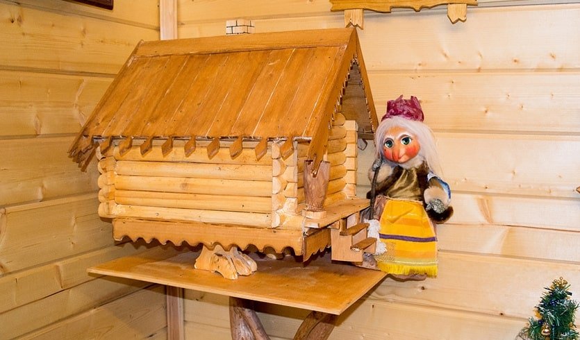 Макет домика Кикиморы – туры в Великий Устюг от 6400 рублей