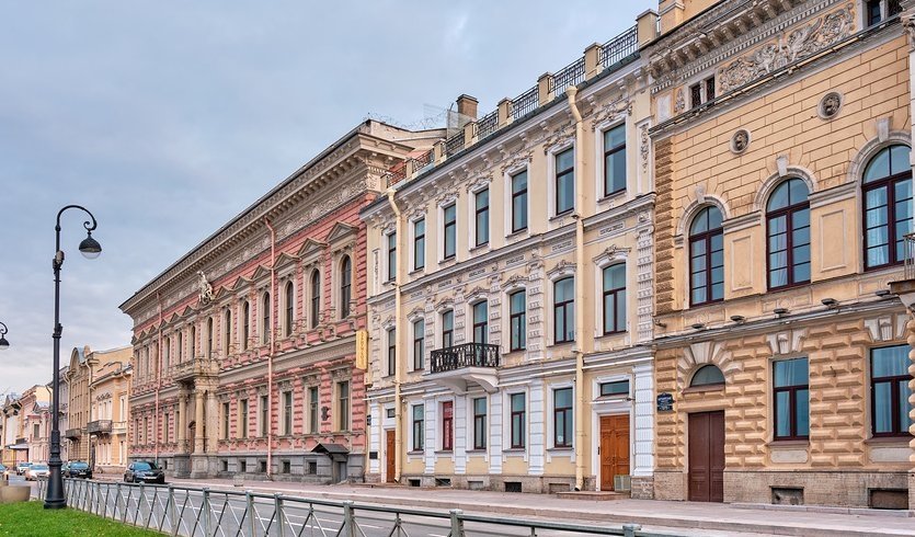 Английская набережная, вид на особняк Гвейера и дворец великого князя Павла Александровича – пешеходные экскурсии от 800 рублей 