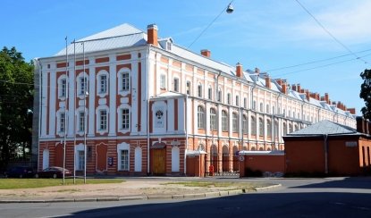 «Университетские дворы: Архитектура и скульптура. Василеостровский кампус» (СПбГУ) – пешеходные экскурсии от 850 рублей