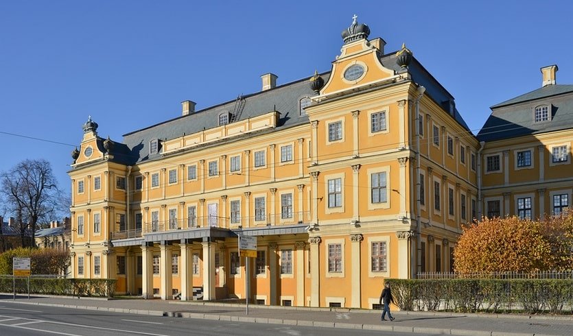 Дома и судьбы поэтов Серебряного века (Васильевский остров) – Пешеходные экскурсии