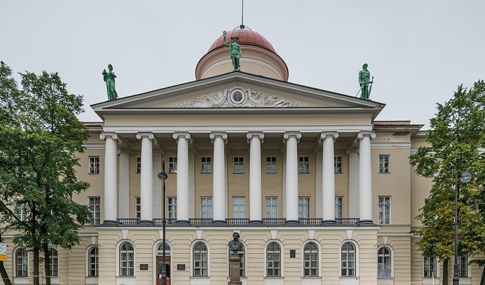 Внешний вид Пушкинского – интерьерные экскурсии от 1150 рублей