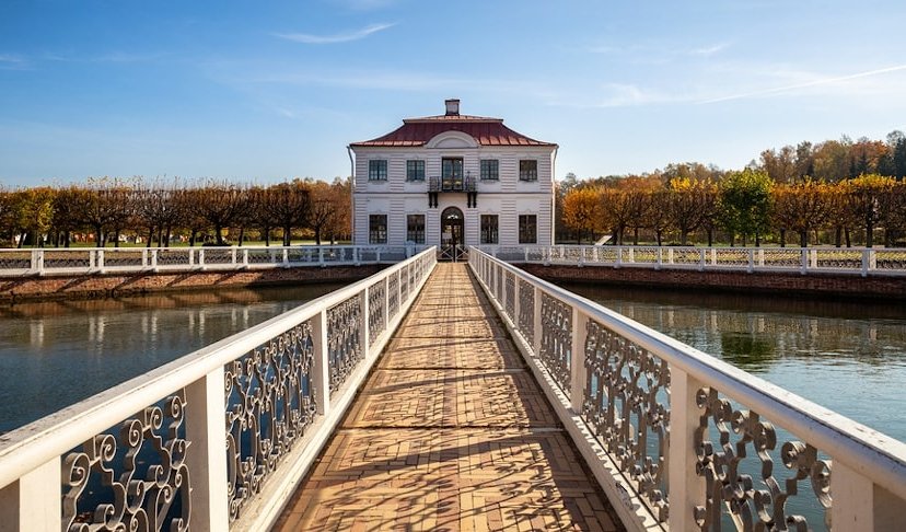 VIP-экскурсия в Петергоф с ловлей осетра и прогулкой на электрокаре — Индивидуальные (VIP) экскурсии и туры в Санкт-Петербурге от 18900 руб.