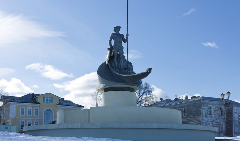 Скульптура «Онего» на набережной Онежского озера – туры в Карелию от 14350 рублей Скульптура «Онего» на набережной Онежского озера – туры в Карелию от 14350 рублей