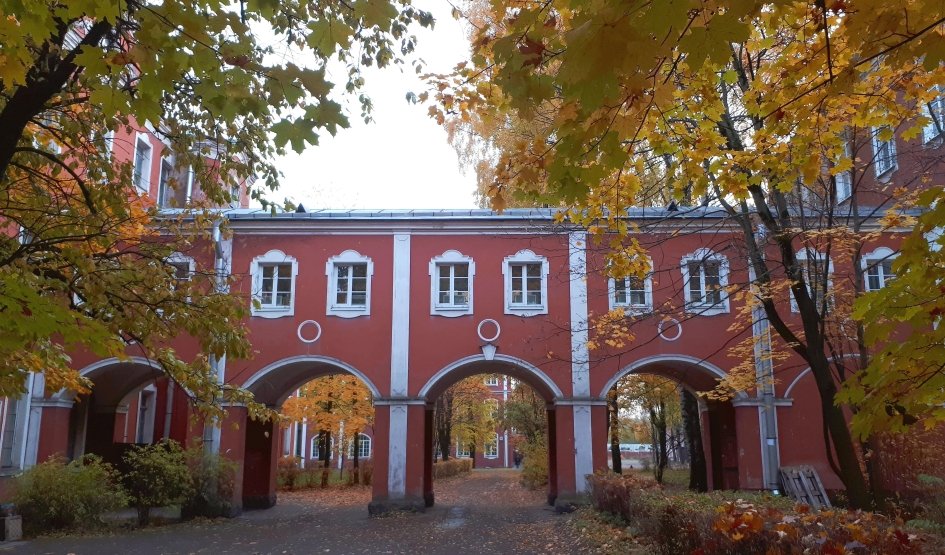 Переход между корпусами 9 и 11 – пешеходные экскурсии от 1000 рублей