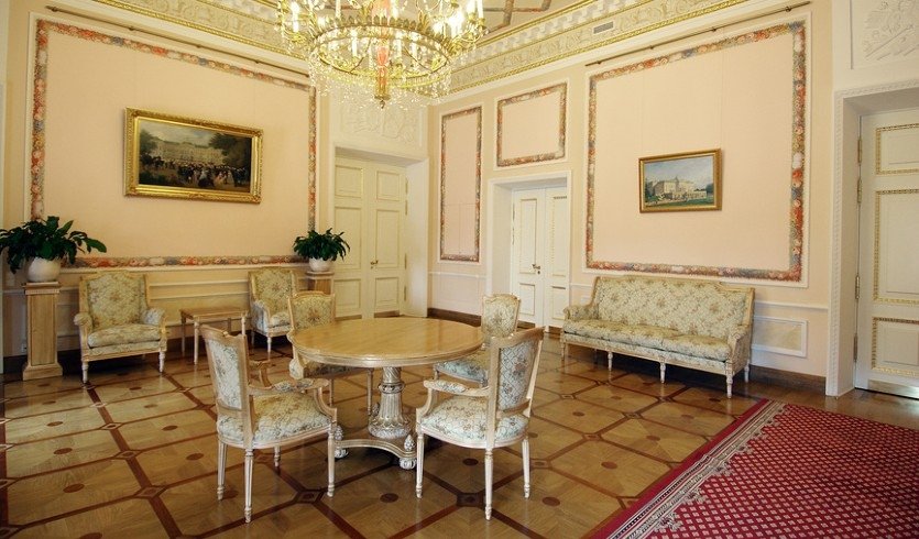 Дворец и вино: ароматное путешествие в Стрельну (Константиновский дворец + дегустация вин) – необычные экскурсии от 33000 рублей