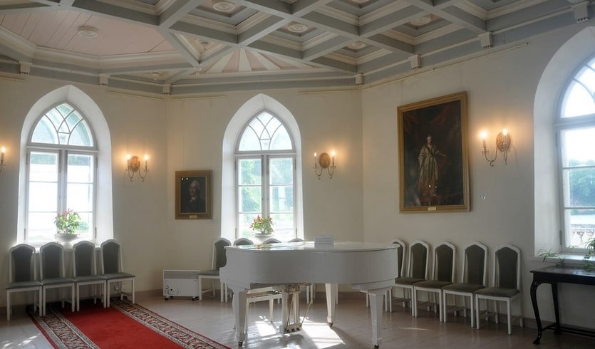 Интерьеры Приоратского дворца – новогодние программы для школьных групп от 1680 рублей