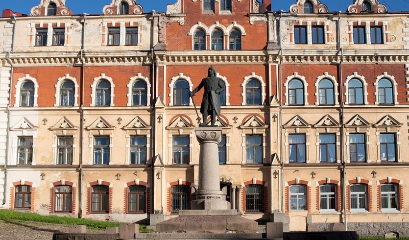 Памятник основателю города Торгильсу Кнутссону – сборные туры в Санкт-Петербург от 9500 рублей