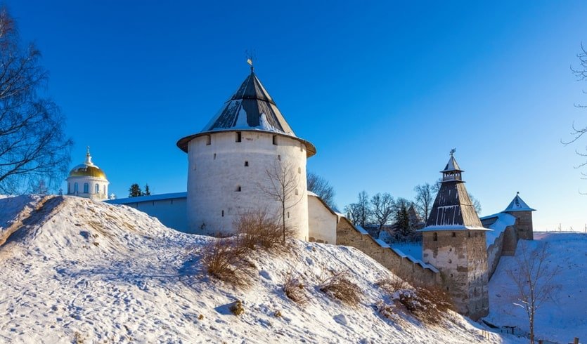 Стены Псково-Печерского монастыря – туры и экскурсии в Псков от 4490 рублей