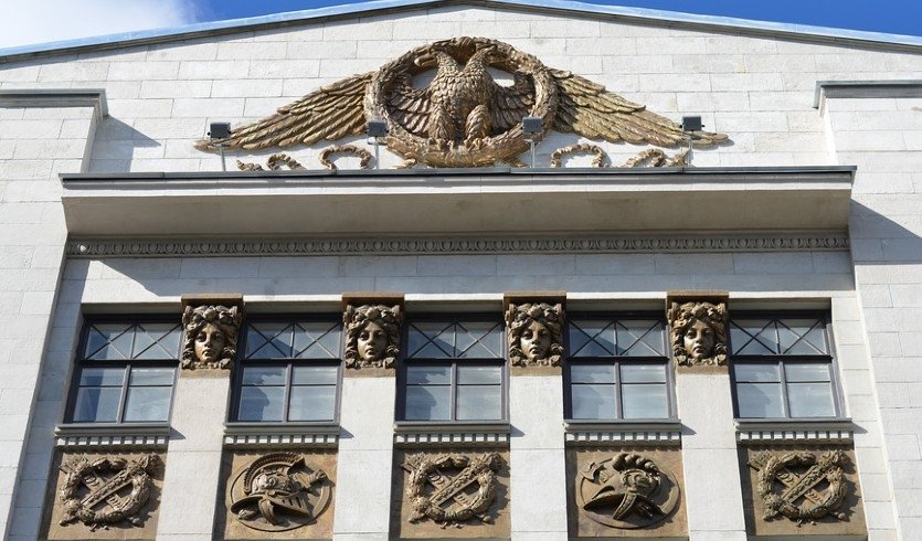 Фасад универмага ДЛТ в стиле модерн — Пешеходные экскурсии от 700 рублей Фасад универмага ДЛТ в стиле модерн — Пешеходные экскурсии от 700 рублей