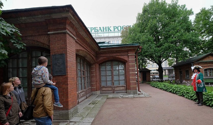 Домик Петра Первого – экскурсии и программы для детей от 345 рублей 