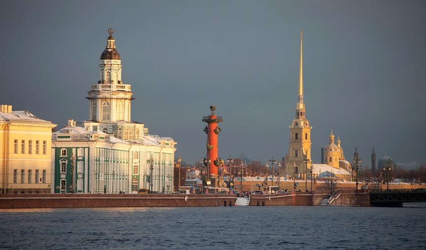 Новогодние экскурсии по Неве от 1800 рублей