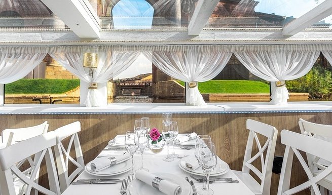 Вид из окон – аренда теплохода в СПб от 9000 рублей