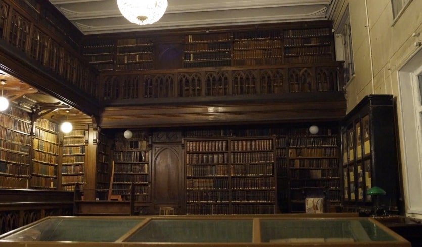 Библиотека Бестужевских курсов – Экскурсии в музеи и общественные учреждения от 525 рублей