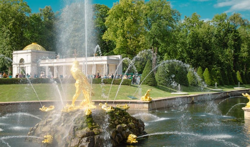 Фонтан «Самсон» — Выпускные вечера для 11 класса от 6150 рублей