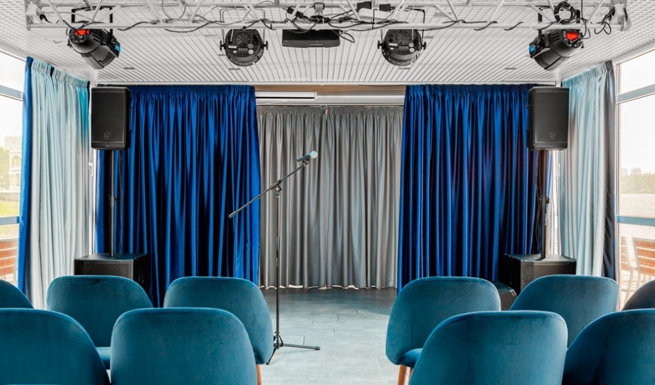 Концертная зона в лаундж-баре