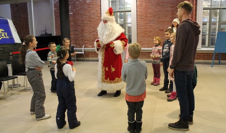 Игры с Дедом Морозом – новогодние программы для школьных групп от 1850 рублей