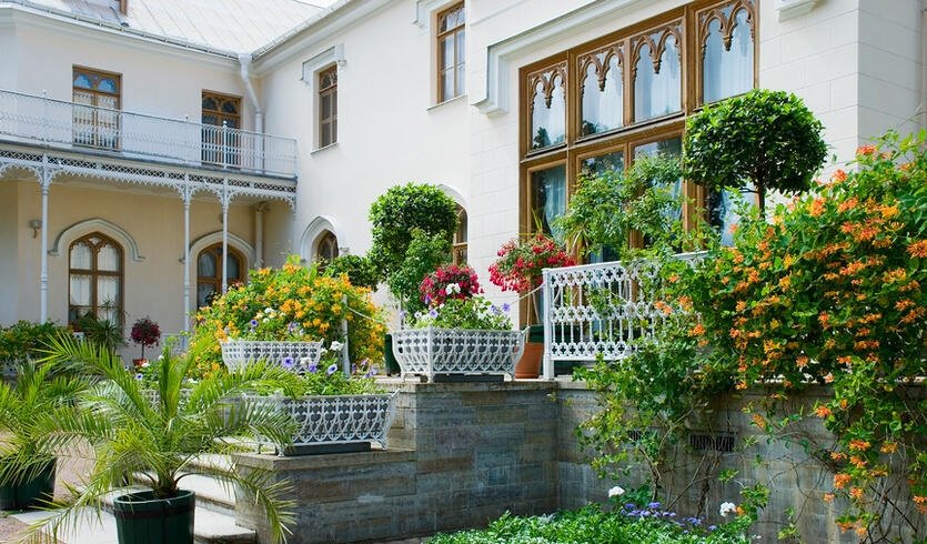 История о рыцарях и фермерах: Александрия, Фермерский дворец для групп — Интерьерные