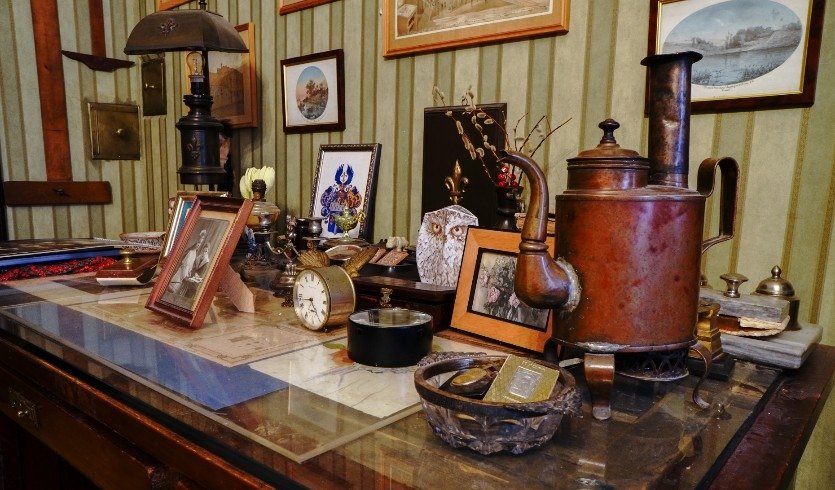 Интерьер музея-квартиры Сапожниковых-Бенуа  — пешеходные экскурсии