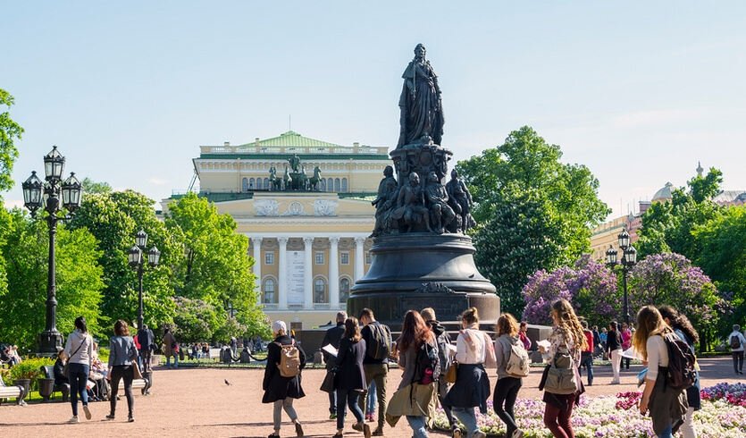 Екатерина – великая женщина – фото №1 – Фотобанк Лори / Владимир Макеев  Екатерина – великая женщина – автобусные экскурсии