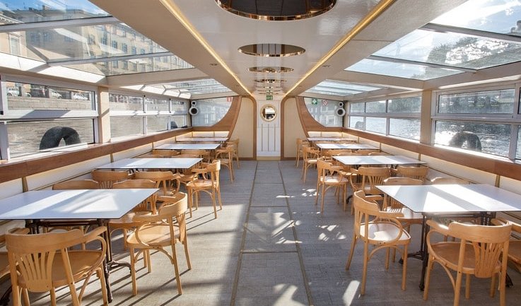 Нижняя палуба – аренда теплохода в СПб от 13000 рублей