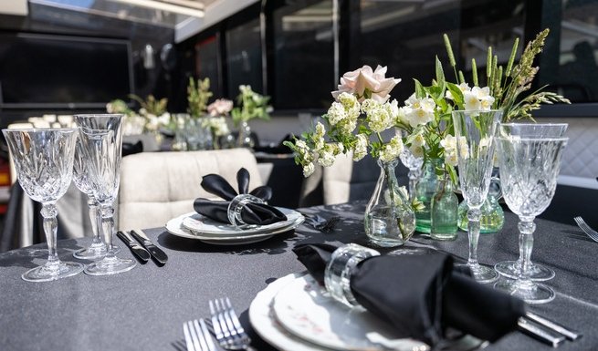 Сервиз – аренда теплохода в СПб от 19000 рублей