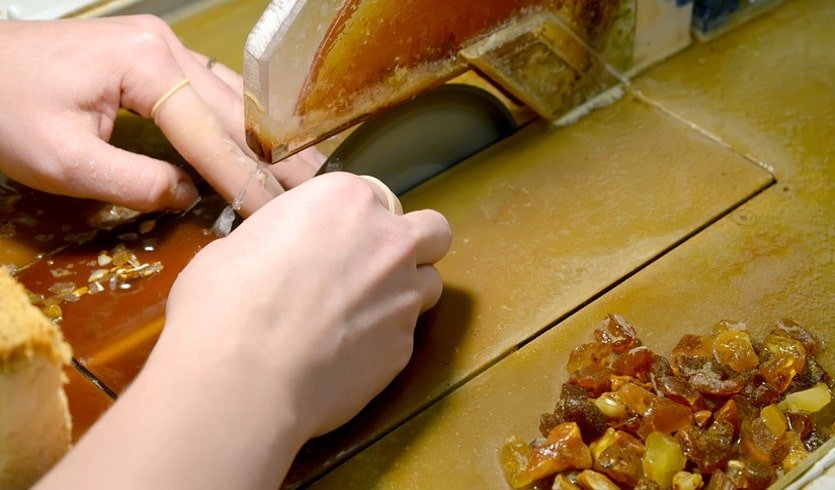 Мастерская по обработке янтаря – VIP-программы от 16400 рублей