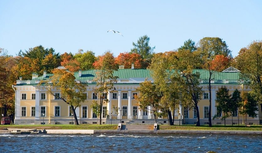 Забытая императорская резиденция. Вокруг Каменноостровского дворца и храма Иоанна Крестителя – фото №1 – Фотобанк Лори/ Александр Щепин Забытая императорская резиденция. Вокруг Каменноостровского дворца и храма Иоанна Крестителя – Пешеходные экскурсии от 600 рублей