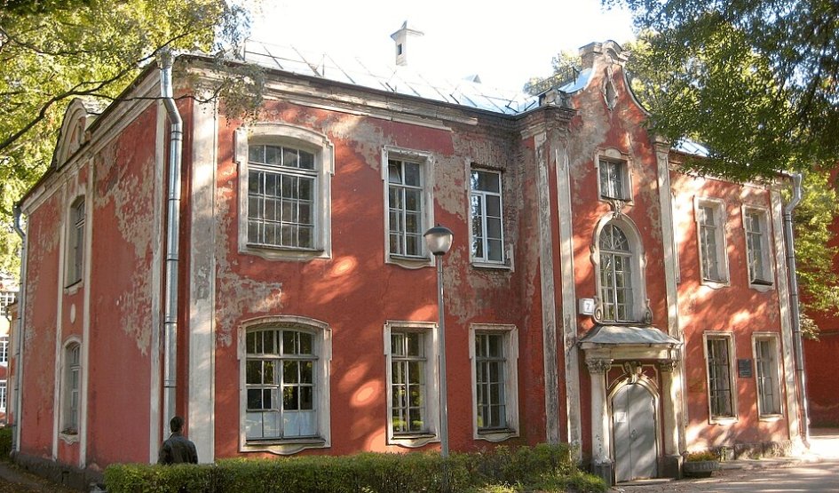 Корпус 7 – пешеходные экскурсии от 1000 рублей