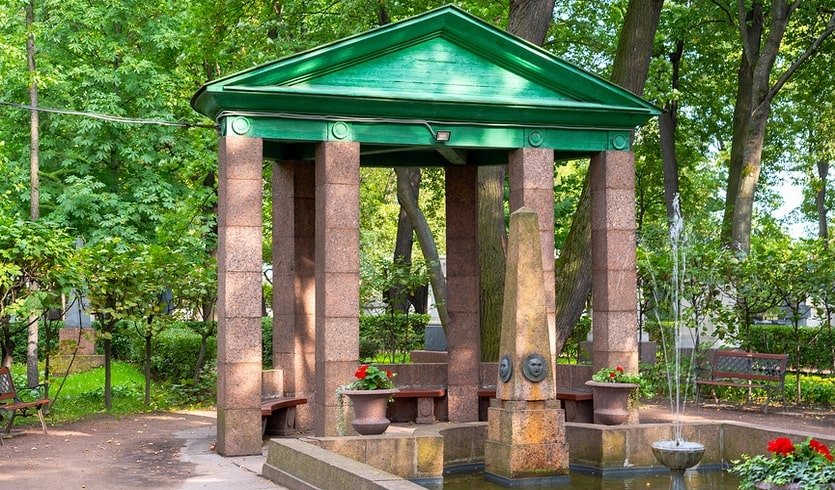 Александро-Невская лавра – пешеходные экскурсии для заказных групп от 290 рублей