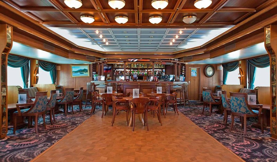 Бар на солнечной палубе