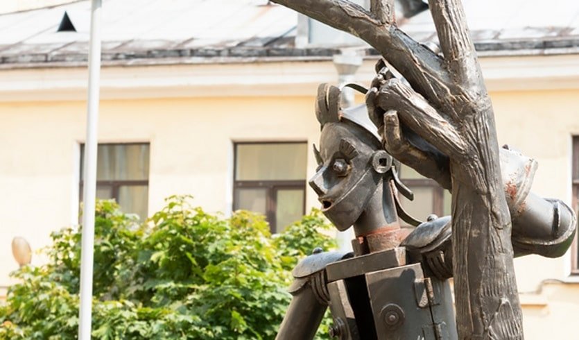 От Лидваля до Барановского (по дворам, по парадным и проходам) – пешеходные экскурсии для заказных групп от 290 рублей